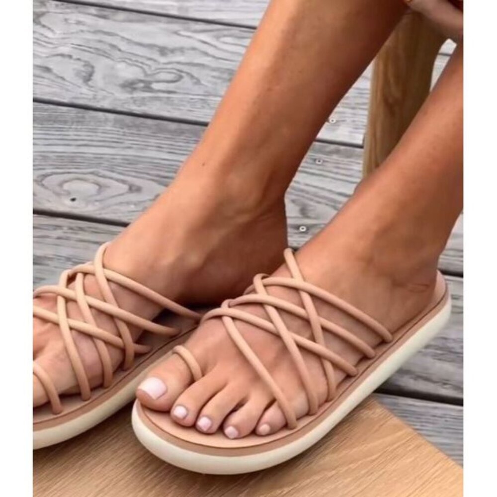 NWB Women’s Beek Peep Sandals in Beach Size 9